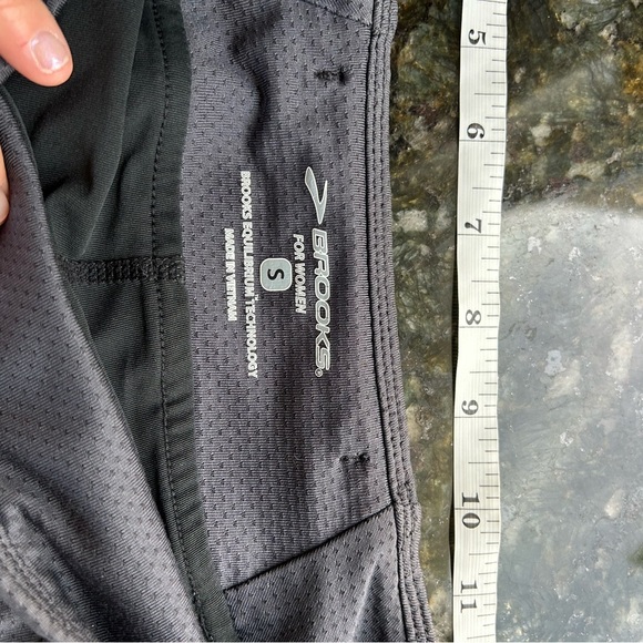 Brook’s Equilibrium Running Skort. Charcoal grey. Excellent condition. Pocket - Picture 7 of 11
